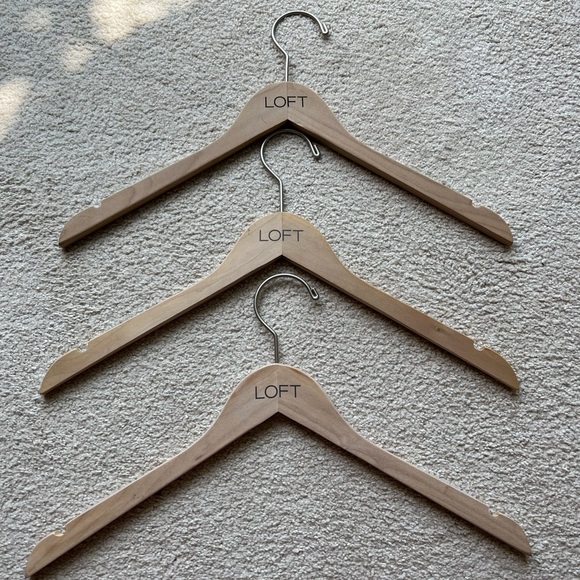3 Loft Ann Taylor Wood Clothes Hangers Retail Type Grips Pads Wooden Shirts New